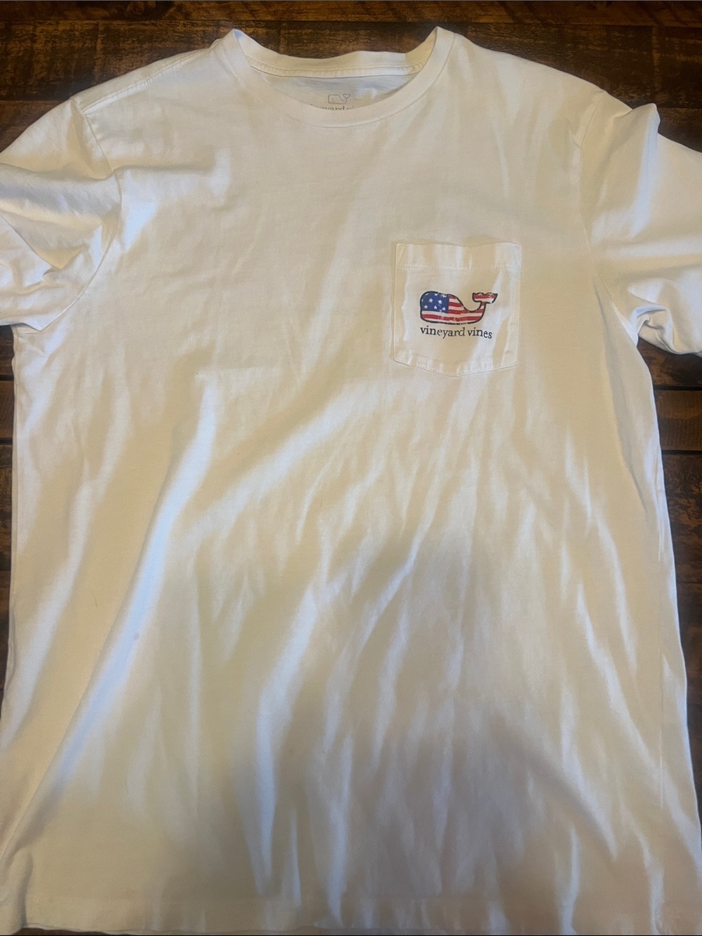 Men’s Vineyard Vines t-shirt flag on the whale